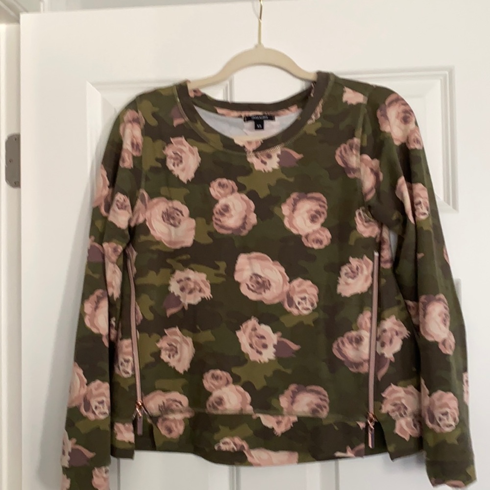 Soft Camo floral top